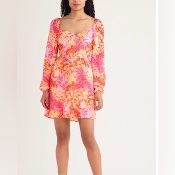 Steve Madden Dresses & Skirts - Steve Madden Floral Print Long-sleeved Mini-Dress. Size 8